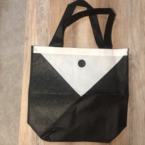 FREE W PURCHASE OF $200+ // LRG Lululemon Bags